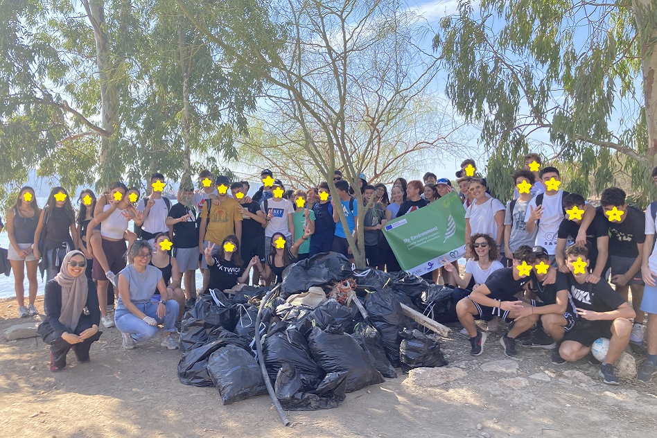 More than 120 Κg collected in a beach of Athens 